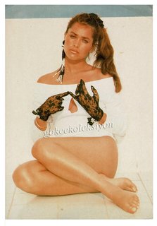 Hülya Avsar feet photo thumbnail