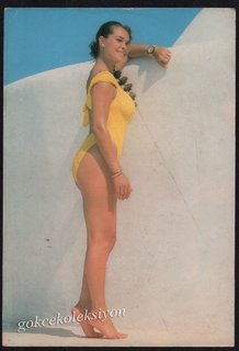 Hülya Avsar feet photo thumbnail