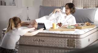 Hülya Avsar feet photo thumbnail