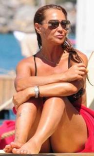 Hülya Avsar feet photo thumbnail