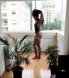 IZA feet photo 4