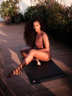 IZA feet photo 20