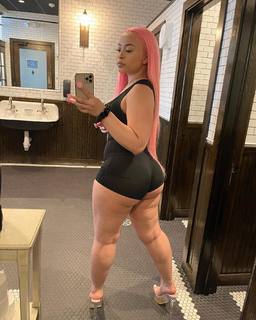 Ice Spice feet photo thumbnail