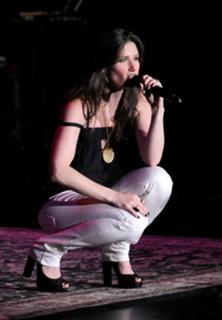 Idina Menzel feet photo thumbnail
