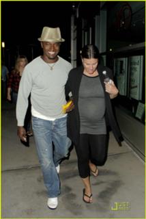 Idina Menzel feet photo thumbnail