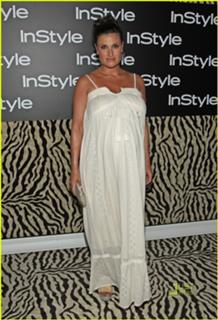 Idina Menzel feet photo thumbnail