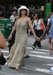 Idina Menzel feet photo thumbnail