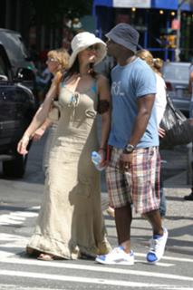 Idina Menzel feet photo thumbnail