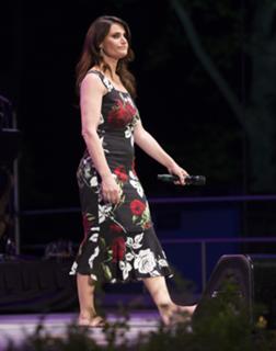 Idina Menzel feet photo thumbnail