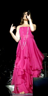 Idina Menzel feet photo thumbnail