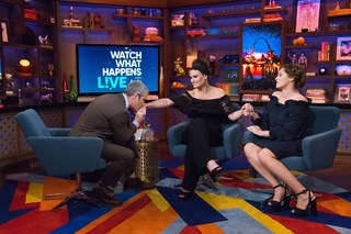 Idina Menzel feet photo thumbnail