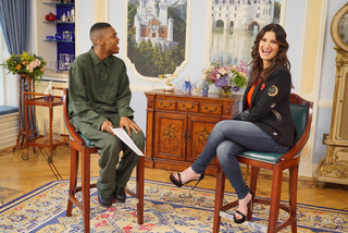 Idina Menzel feet photo thumbnail