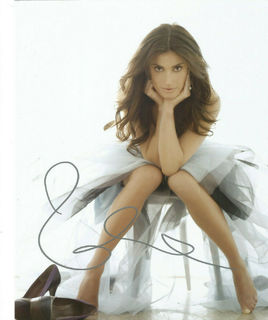 Idina Menzel feet photo thumbnail