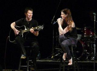 Idina Menzel feet photo thumbnail