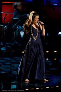 Idina Menzel feet photo thumbnail