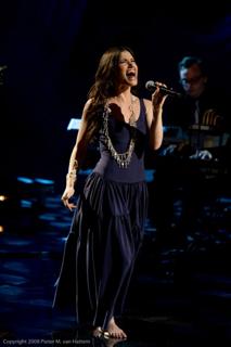 Idina Menzel feet photo thumbnail