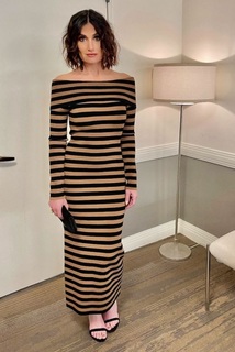 Idina Menzel feet photo thumbnail