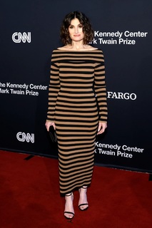 Idina Menzel feet photo thumbnail