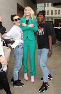 Iggy Azalea feet photo thumbnail