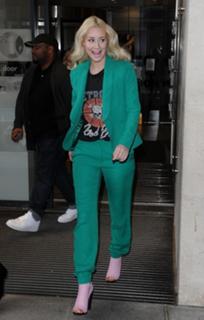 Iggy Azalea feet photo thumbnail