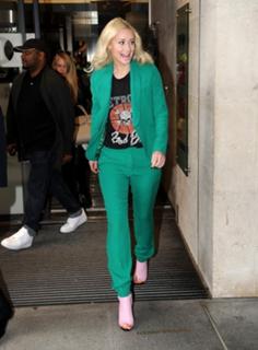 Iggy Azalea feet photo thumbnail