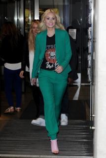 Iggy Azalea feet photo thumbnail