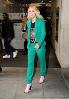 Iggy Azalea feet photo thumbnail