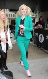 Iggy Azalea feet photo thumbnail