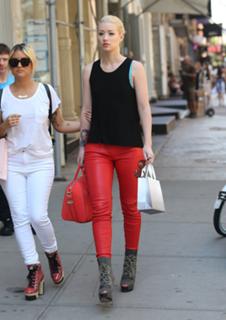 Iggy Azalea feet photo thumbnail
