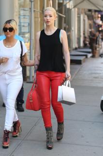 Iggy Azalea feet photo thumbnail
