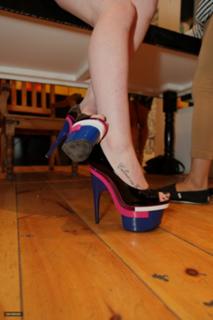 Iggy Azalea feet photo thumbnail