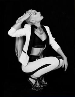 Iggy Azalea feet photo thumbnail