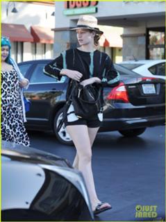 Iggy Azalea feet photo thumbnail