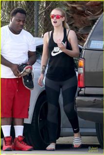 Iggy Azalea feet photo thumbnail