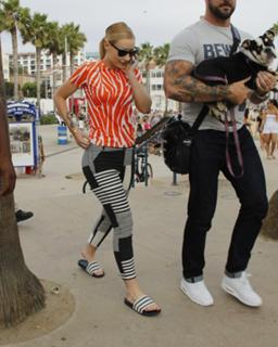 Iggy Azalea feet photo thumbnail