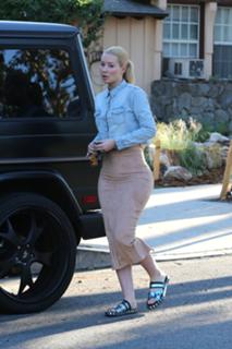 Iggy Azalea feet photo thumbnail