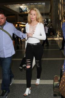 Iggy Azalea feet photo thumbnail