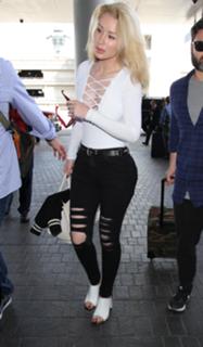 Iggy Azalea feet photo thumbnail