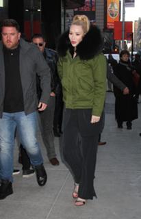 Iggy Azalea feet photo thumbnail