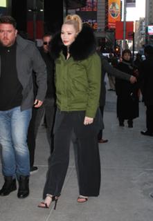 Iggy Azalea feet photo thumbnail