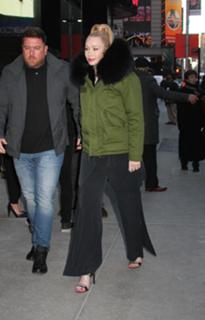 Iggy Azalea feet photo thumbnail