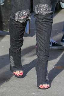 Iggy Azalea feet photo thumbnail