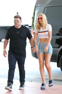 Iggy Azalea feet photo thumbnail