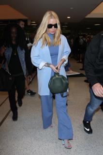 Iggy Azalea feet photo thumbnail