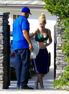 Iggy Azalea feet photo thumbnail