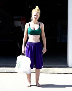 Iggy Azalea feet photo thumbnail