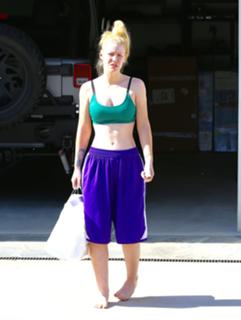 Iggy Azalea feet photo thumbnail