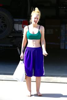 Iggy Azalea feet photo thumbnail