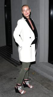 Iggy Azalea feet photo thumbnail