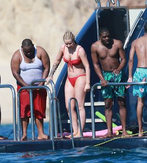 Iggy Azalea feet photo thumbnail